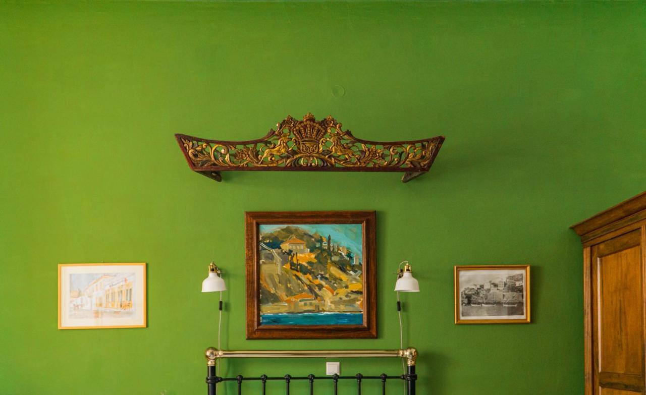 Rafalias Mansion Hydra  Zimmer foto