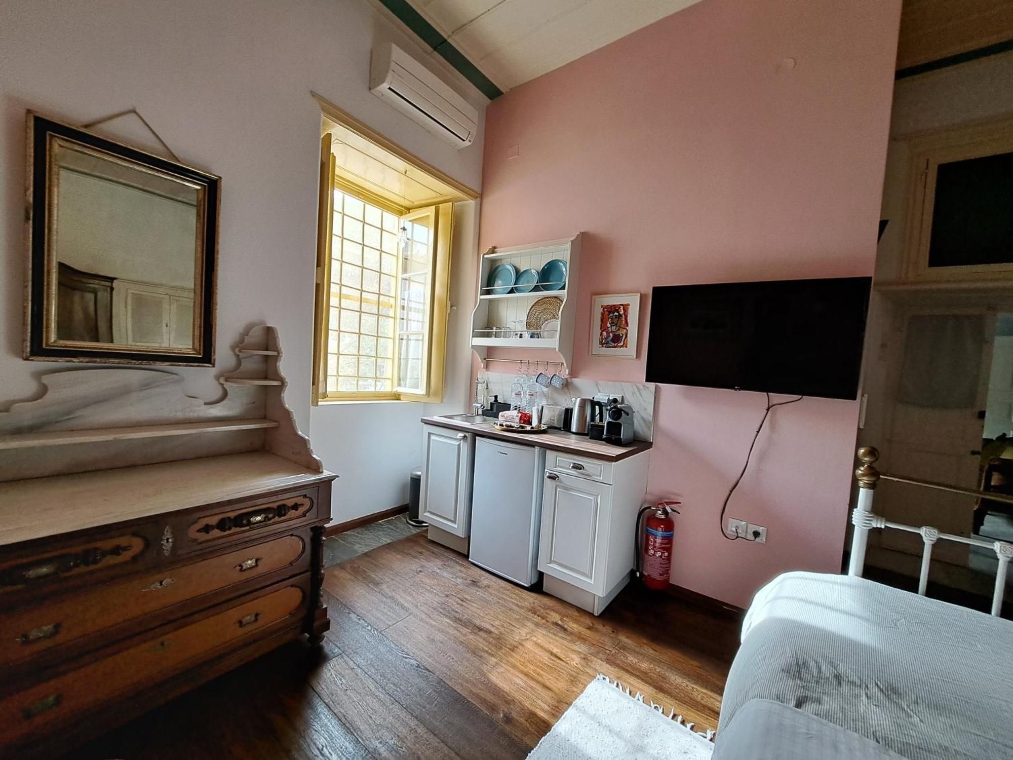 Rafalias Mansion Hydra  Zimmer foto